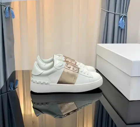 Valentino Rockstud Sneakers — photo 4 of 10