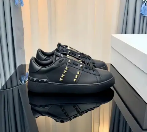 Valentino Rockstud Sneakers — photo 5 of 10