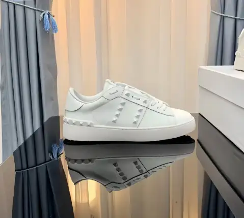 Valentino Rockstud Sneakers — photo 8 of 10