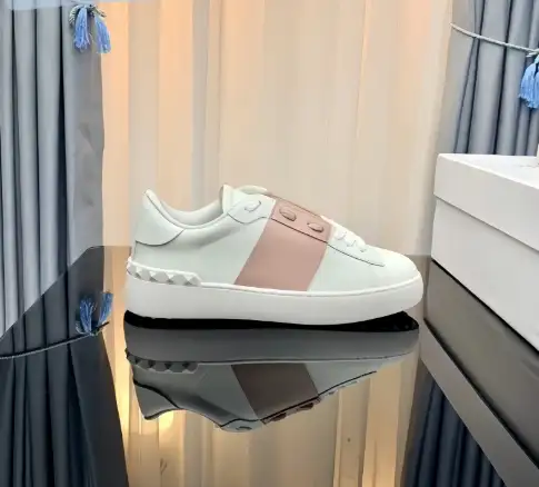 Valentino Rockstud Sneakers — photo 9 of 10