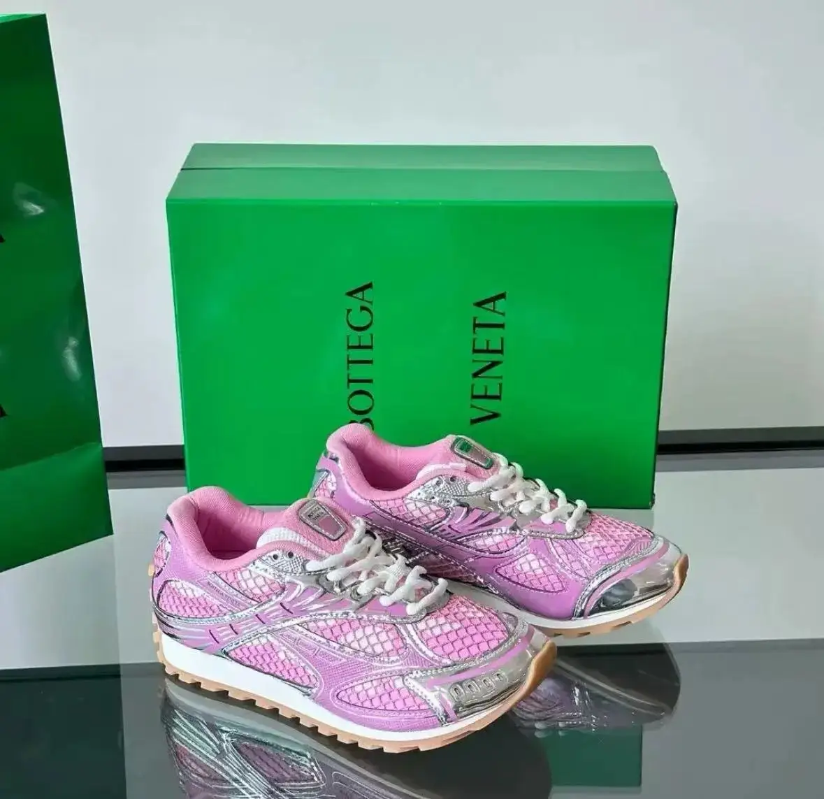 Saucony Shadow 6000 Sneakers / Bottega Veneta Shoes — photo 15 of 15