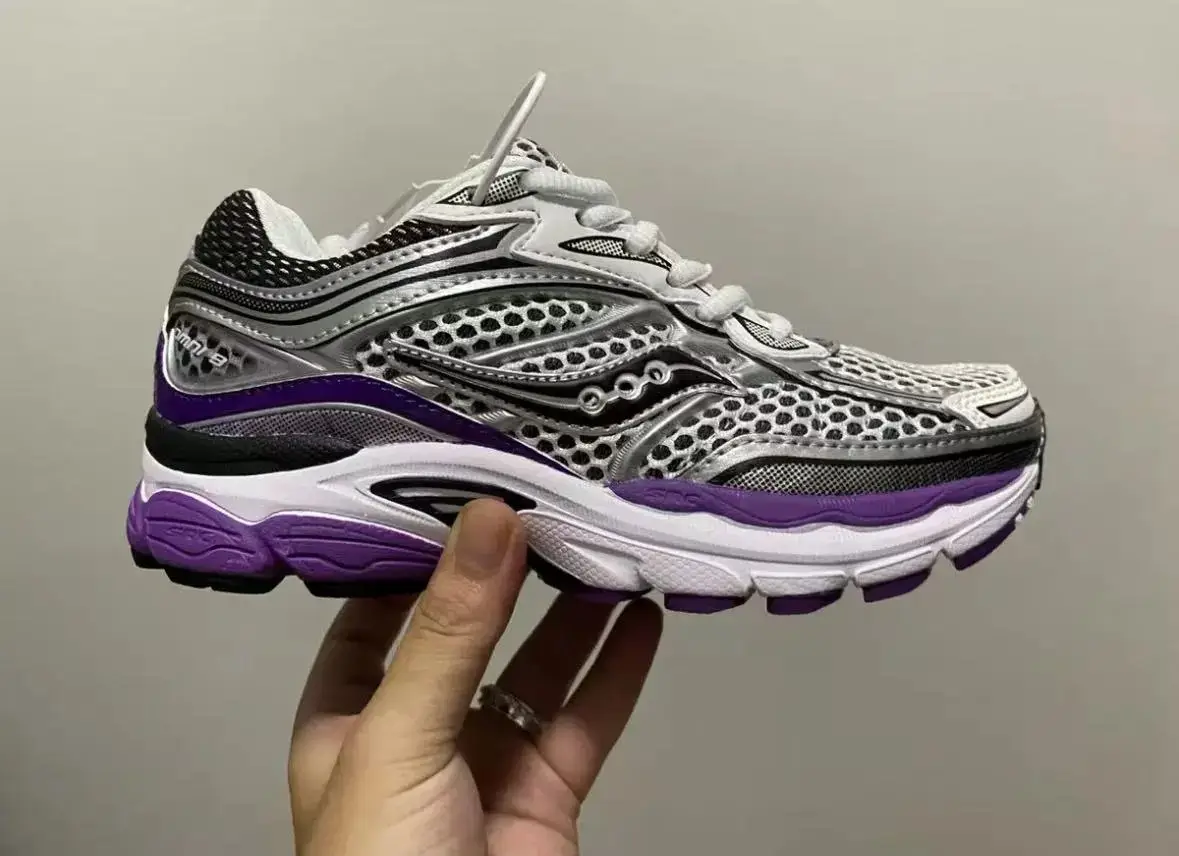 Saucony Shadow 6000 Sneakers / Bottega Veneta Shoes — photo 7 of 15