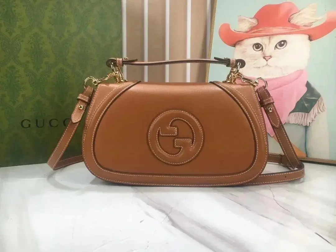 Gucci GG Supreme Shoulder Bag — photo 10 of 14