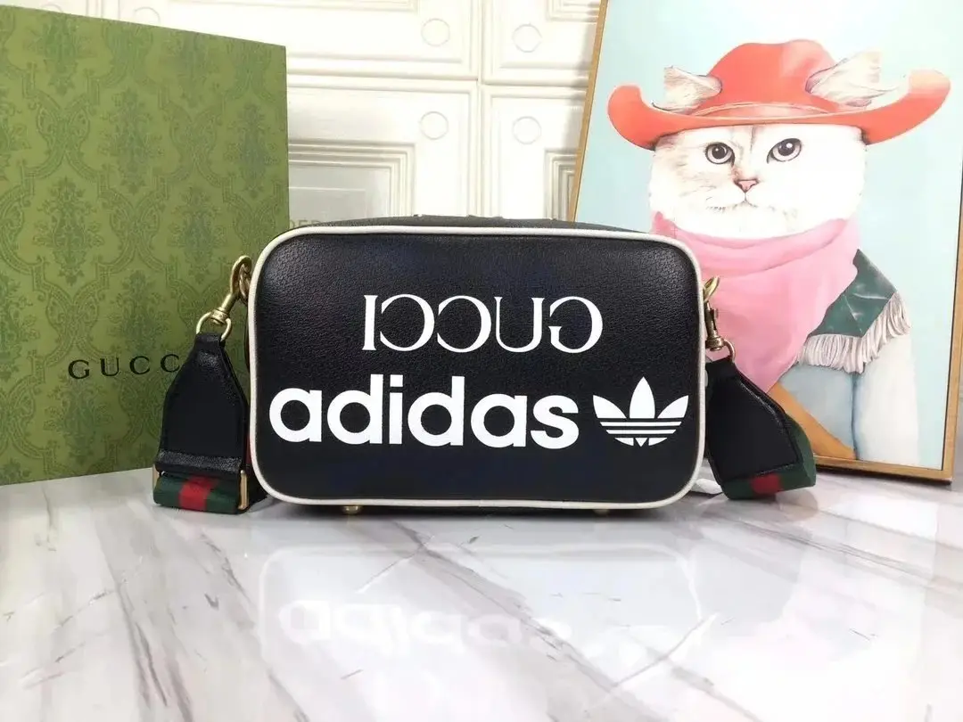 Gucci GG Supreme Shoulder Bag — photo 13 of 14