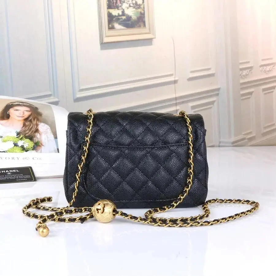 Chanel Classic Flap Bag — photo 3 of 5