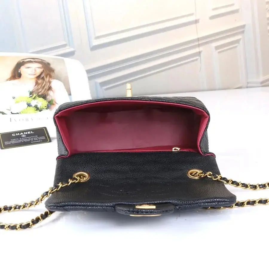 Chanel Classic Flap Bag — photo 4 of 5