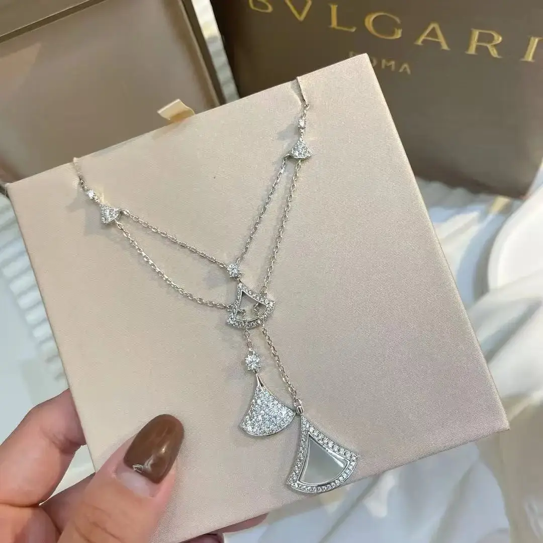 Chanel Pearl CC Logo Necklace — photo 15 of 15
