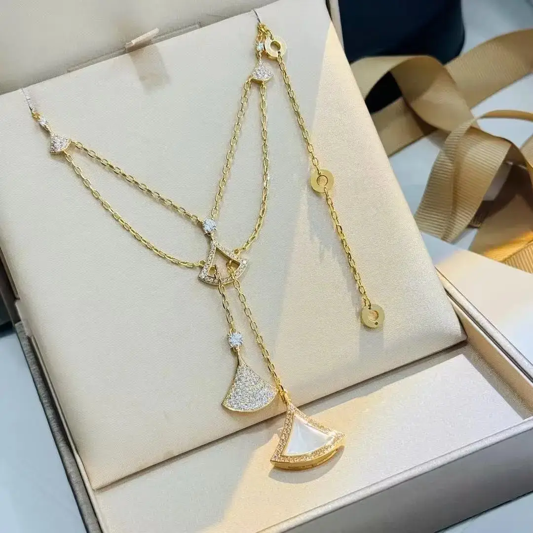 Chanel Pearl CC Logo Necklace — photo 6 of 15