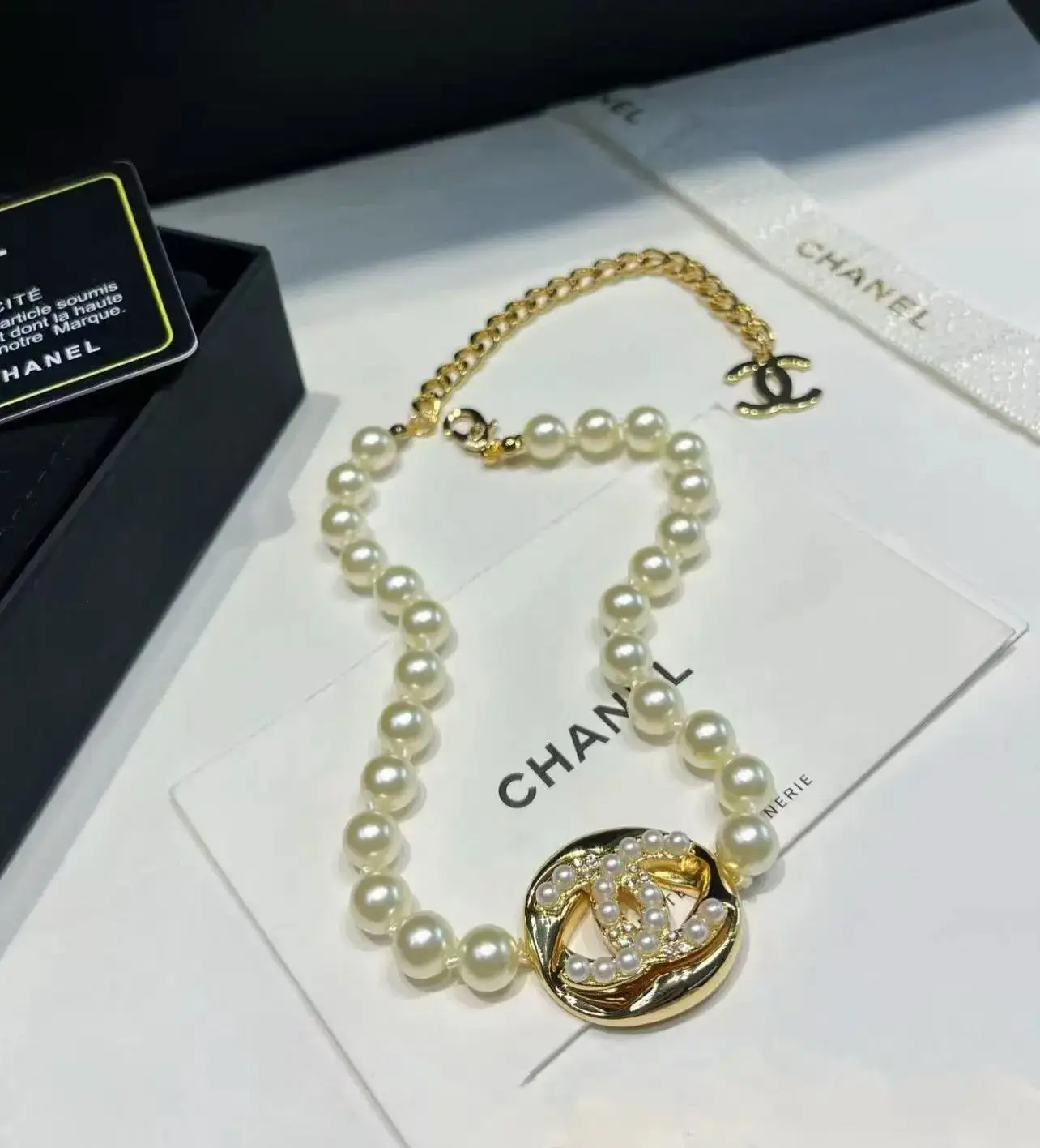 Chanel Pearl CC Logo Necklace — photo 7 of 15