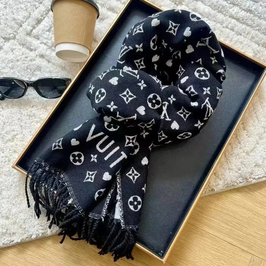 Lv/Dior Scarf — photo 9 of 15