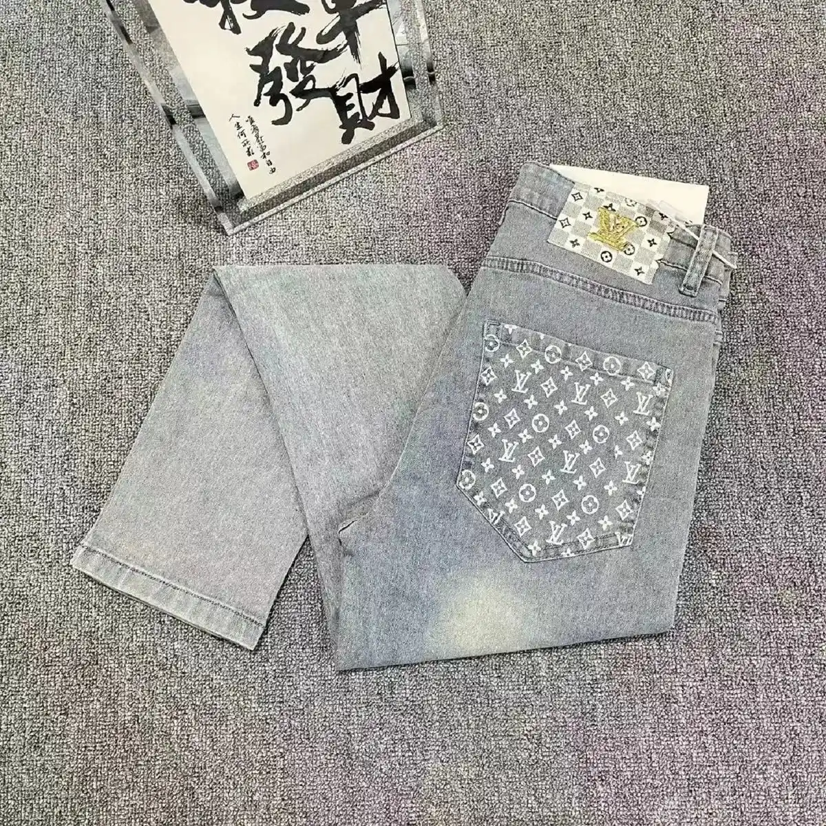 LV Jeans — photo 10 of 11