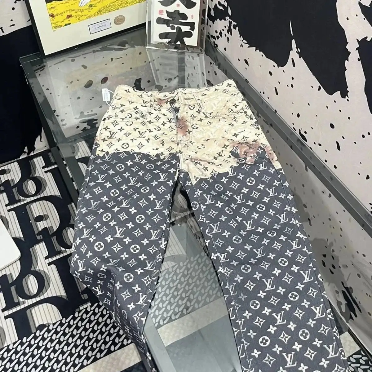 LV Jeans — photo 7 of 11