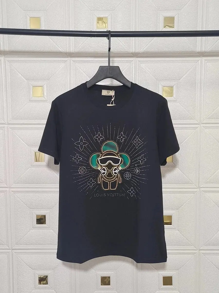Burberry Logo T-Shirt - Red and Black Options — photo 13 of 14
