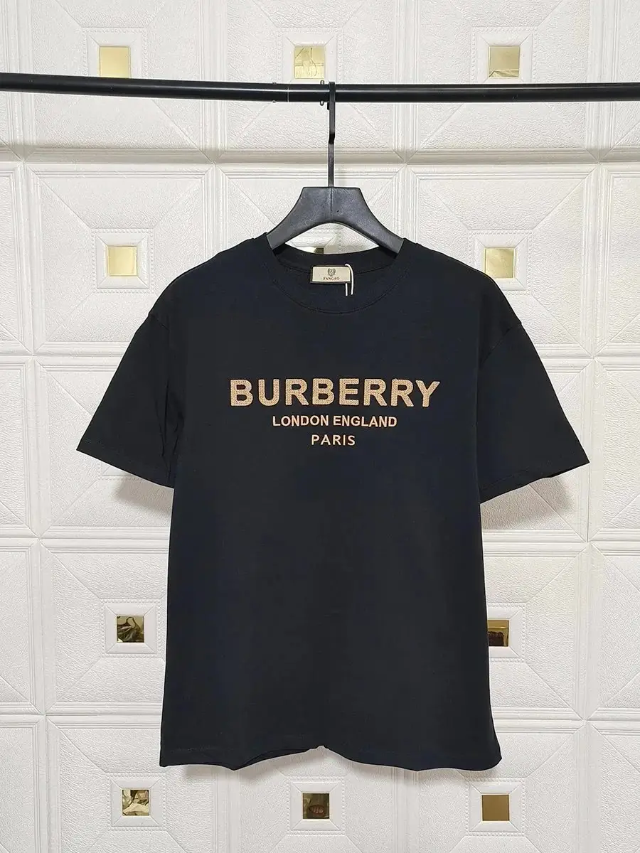 Burberry Logo T-Shirt - Red and Black Options — photo 2 of 14