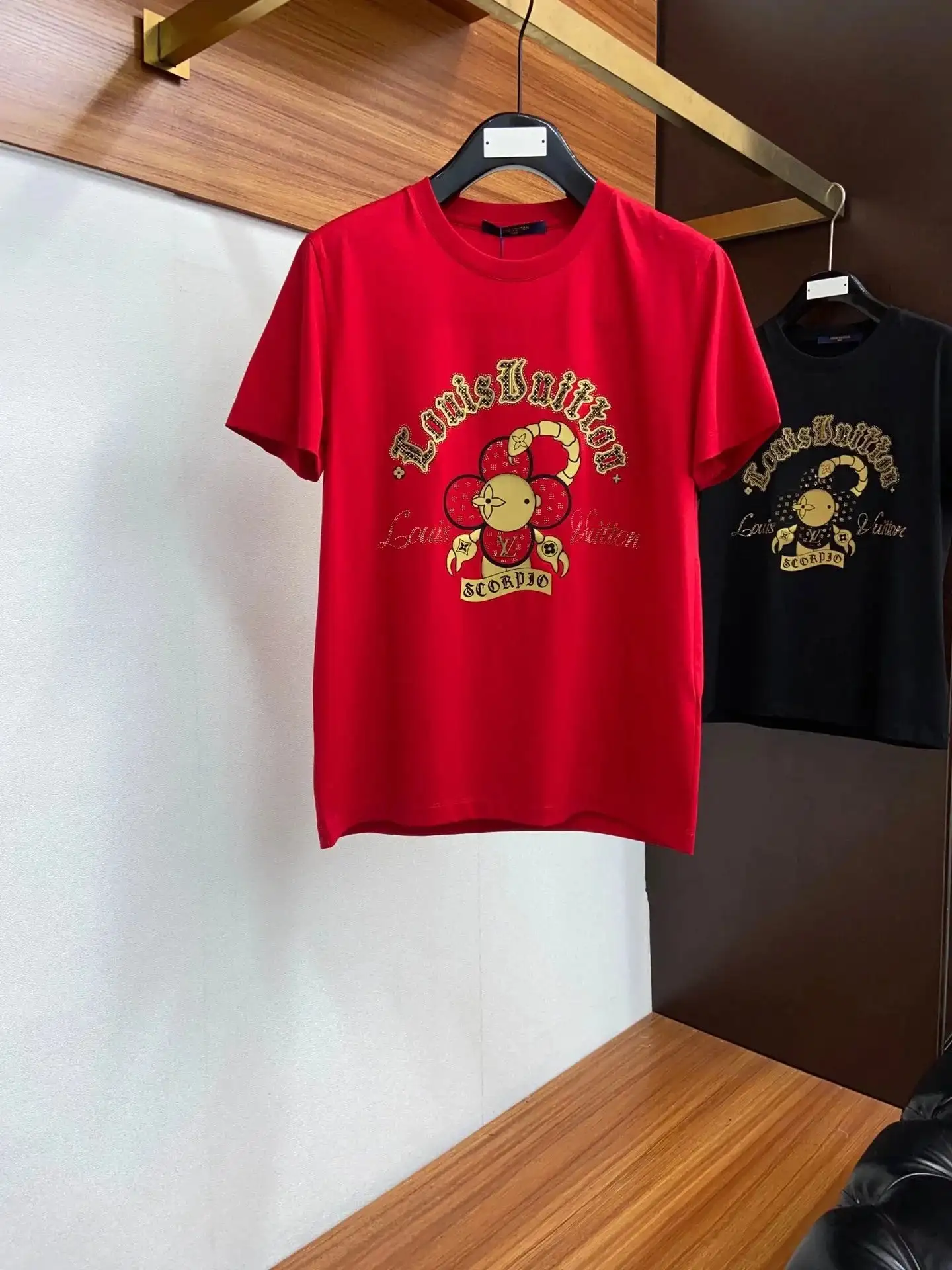 Burberry Logo T-Shirt - Red and Black Options — photo 8 of 14