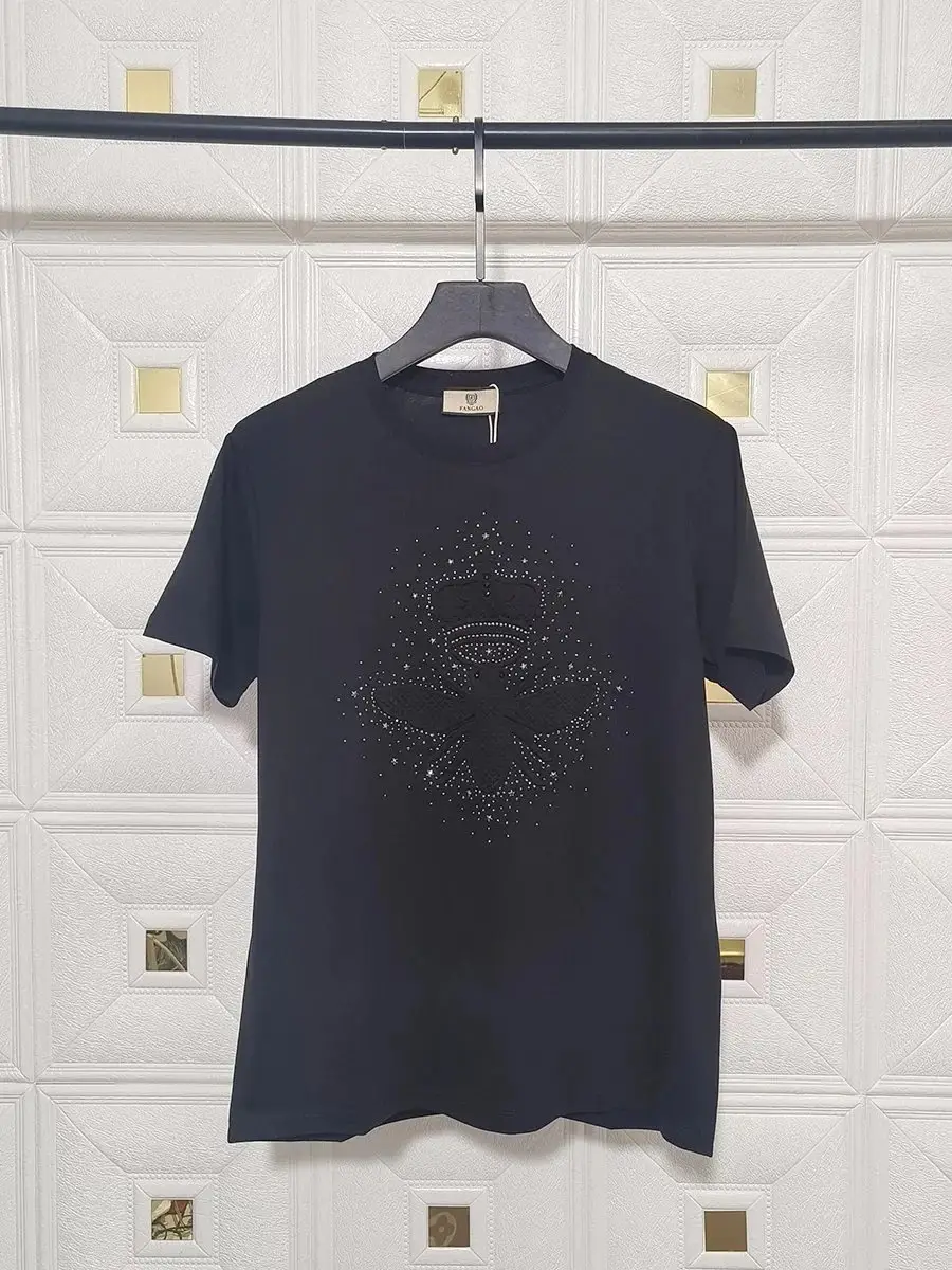 Burberry Logo T-Shirt - Red and Black Options — photo 9 of 14