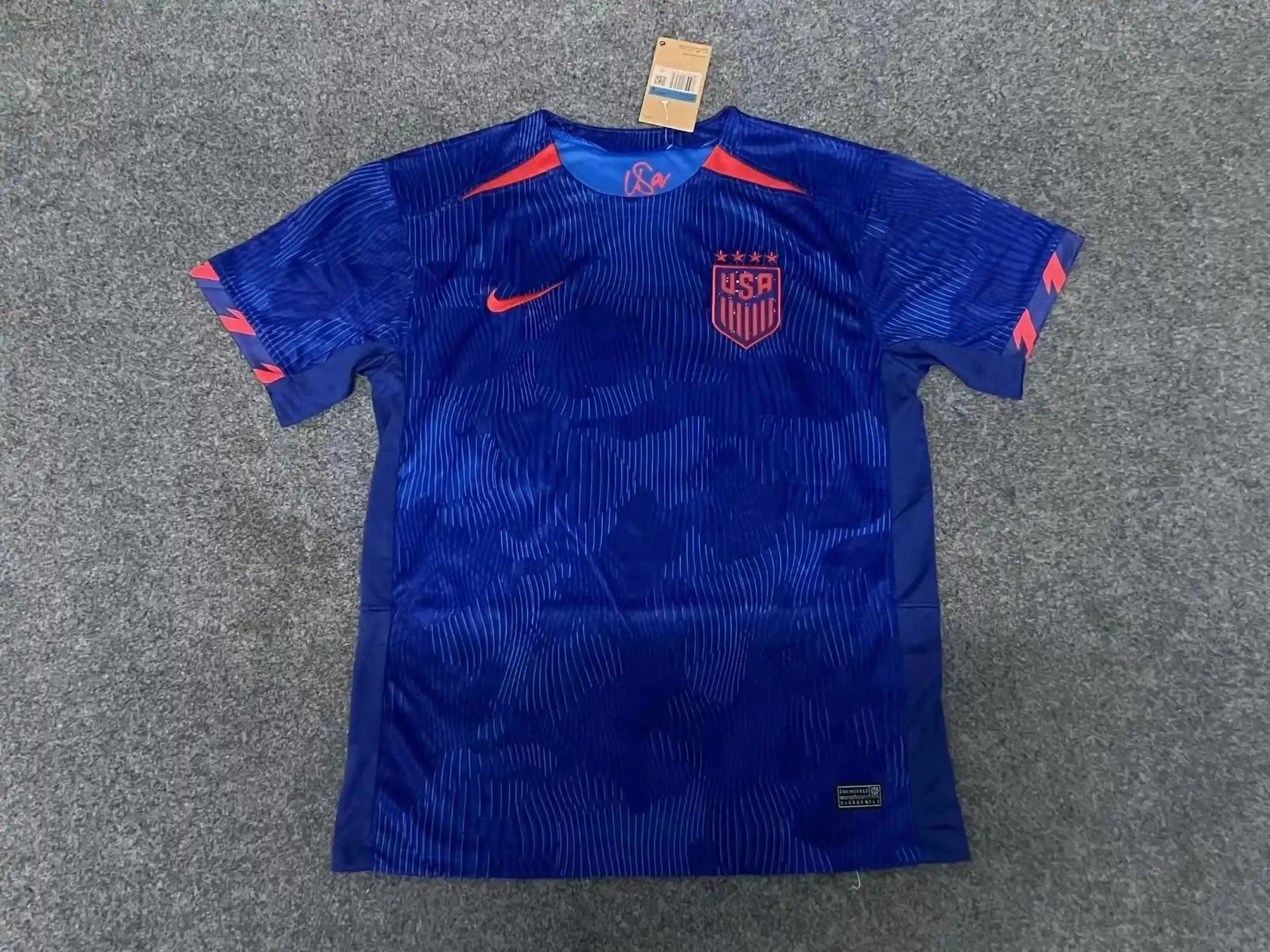 Nike Short - sleeved Shirt — photo 2 of 14