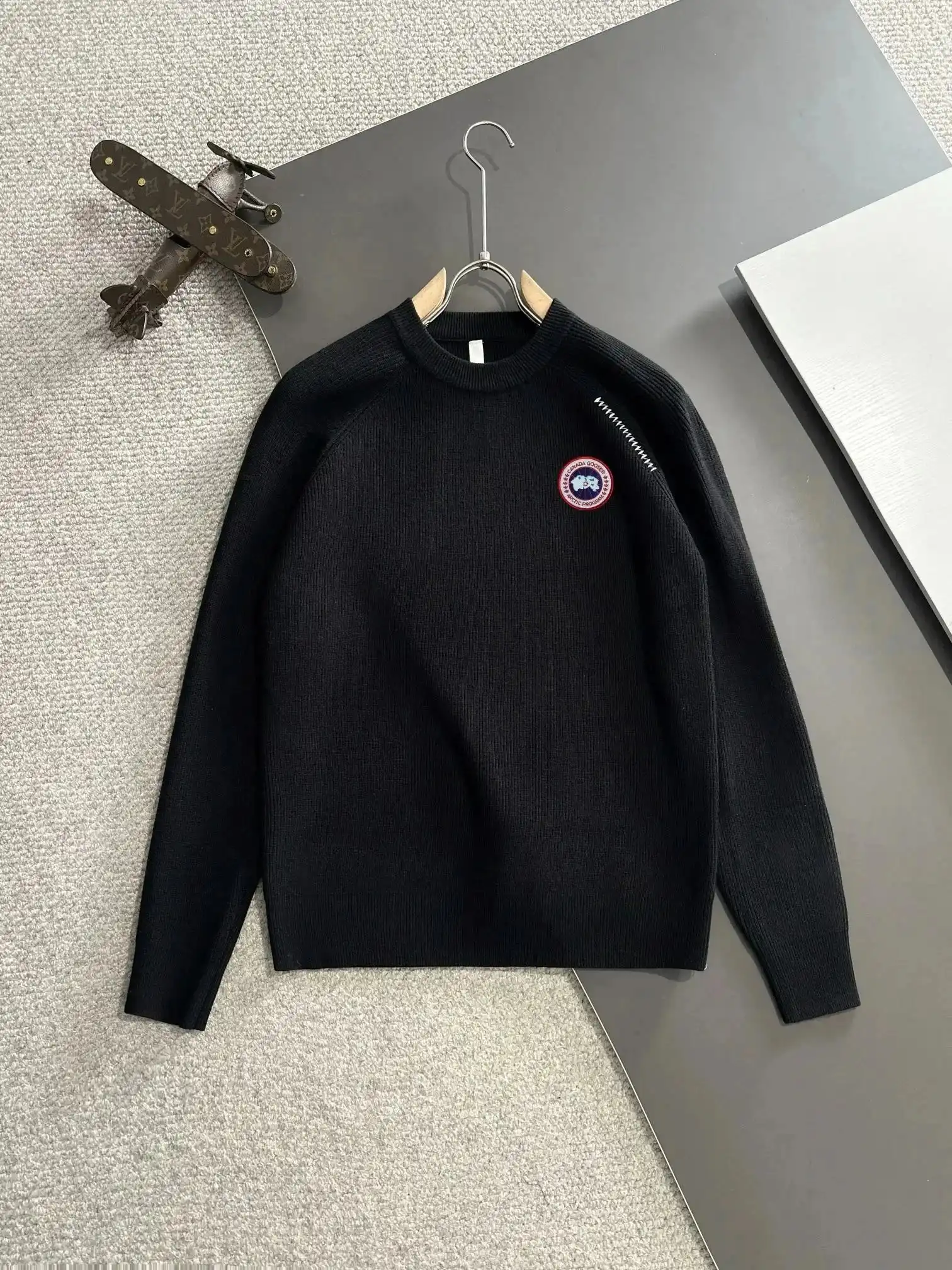 Canada Goose Sweater — photo 9 of 9
