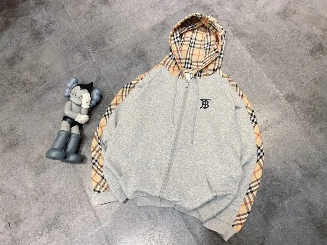 Burberry Vintage Check Hoodies / Hooded Jackets / Sweatshirts / Sweaters — photo 3 of 11