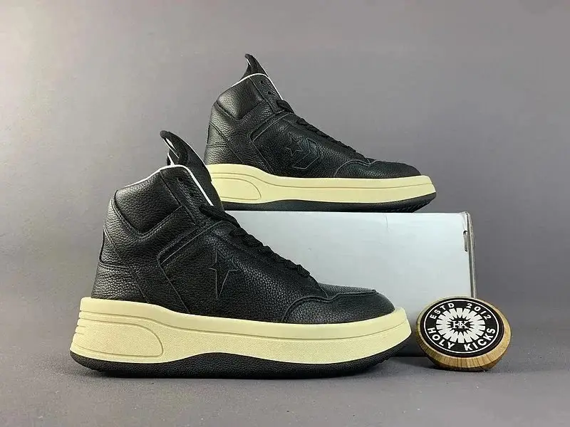 Converse — photo 2 of 14