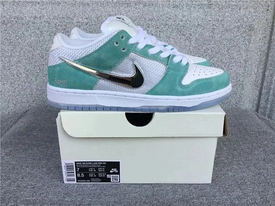 NIKE — photo 12 of 15
