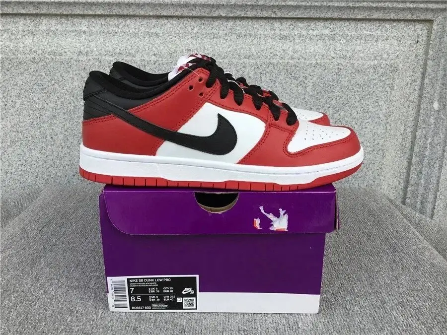 NIKE — photo 3 of 15