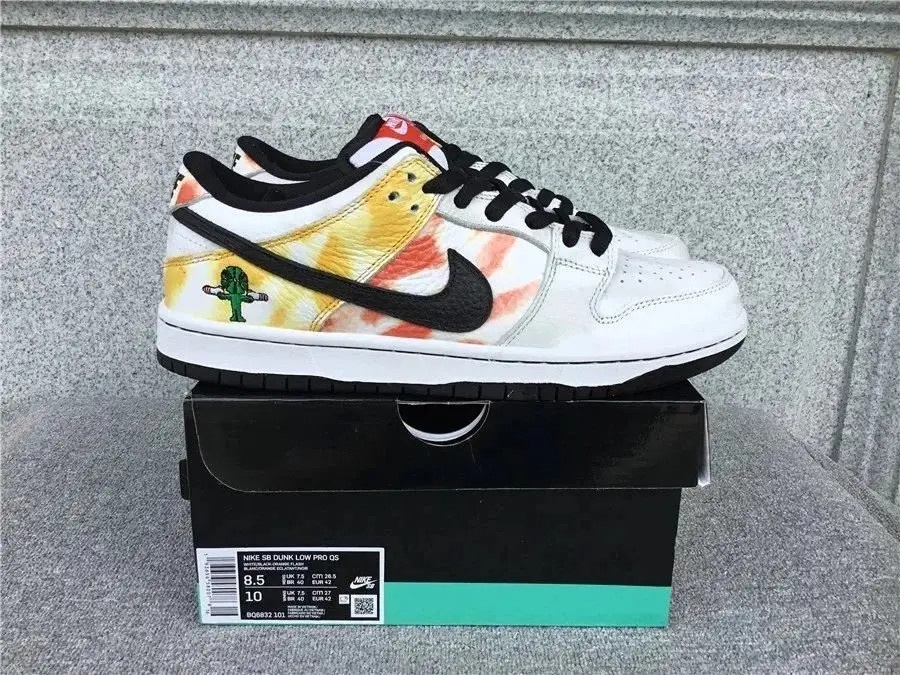 NIKE — photo 4 of 15