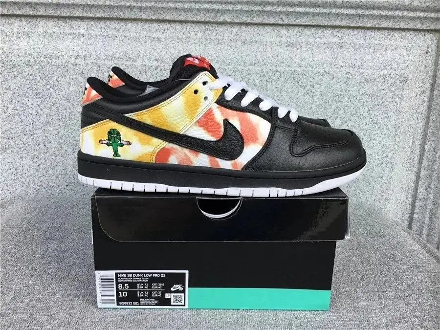 NIKE — photo 5 of 15