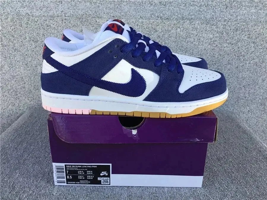 NIKE — photo 7 of 15