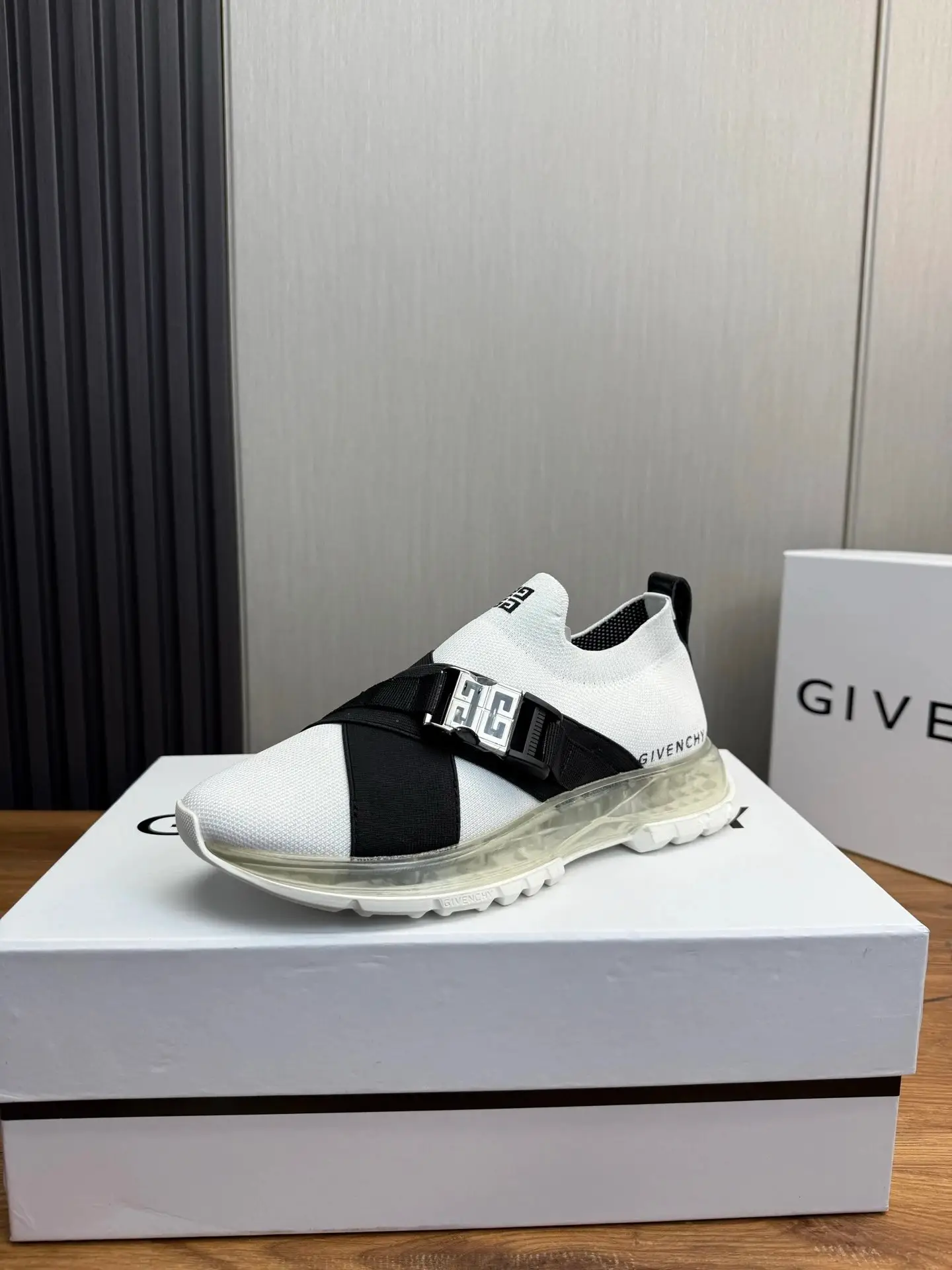 Givenchy Chunky Sneakers — photo 10 of 15