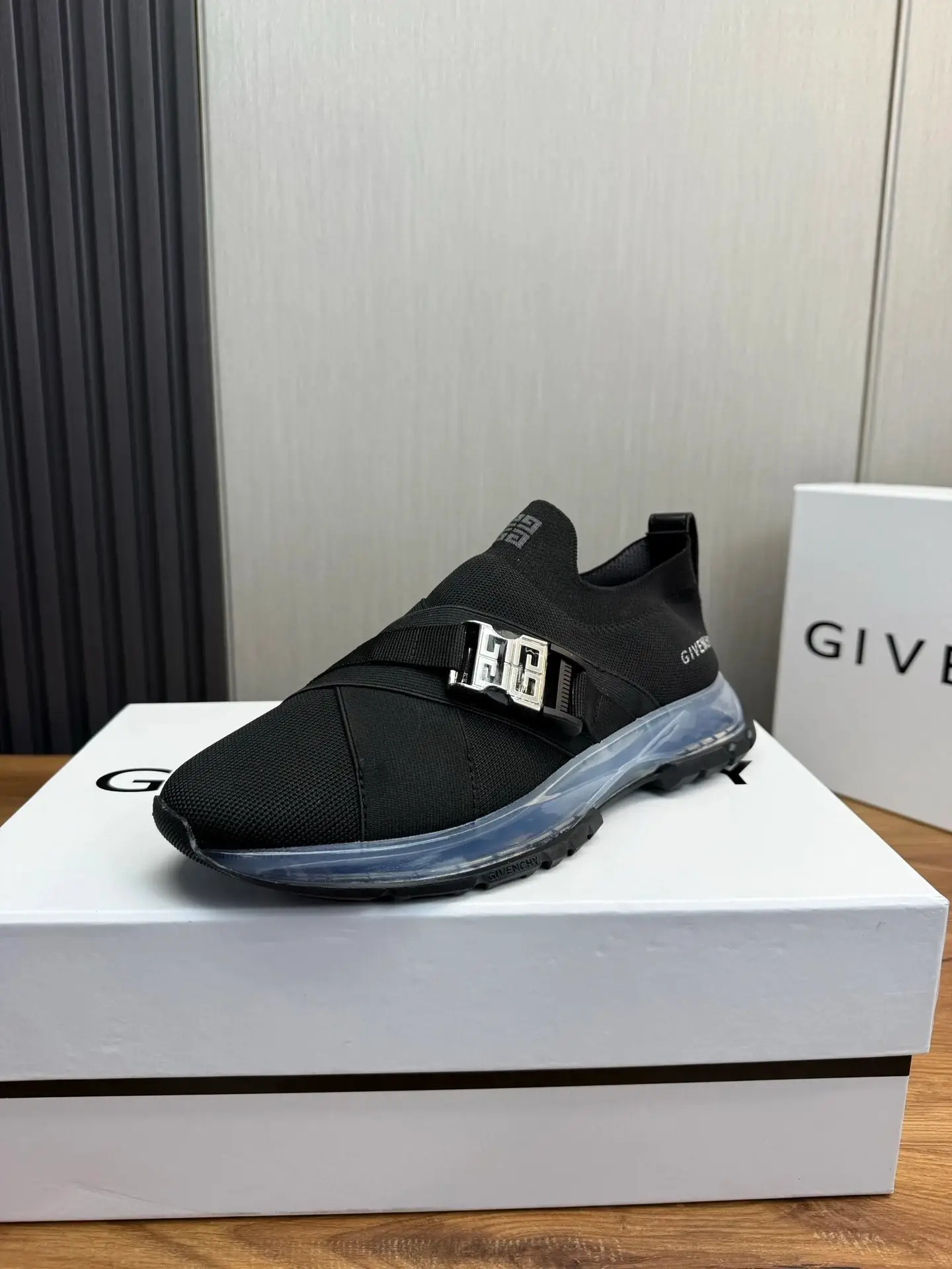 Givenchy Chunky Sneakers — photo 11 of 15