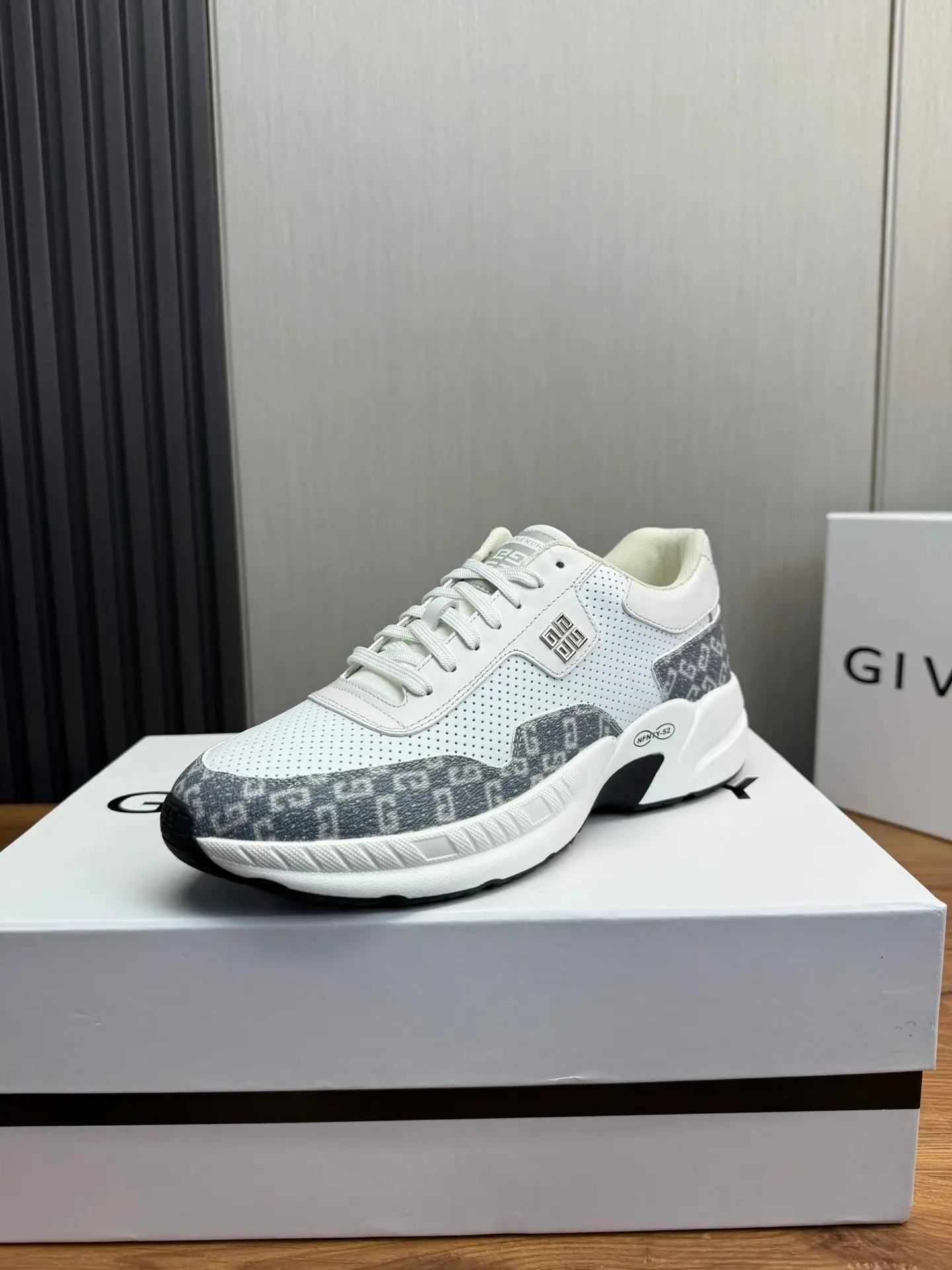 Givenchy Chunky Sneakers — photo 12 of 15