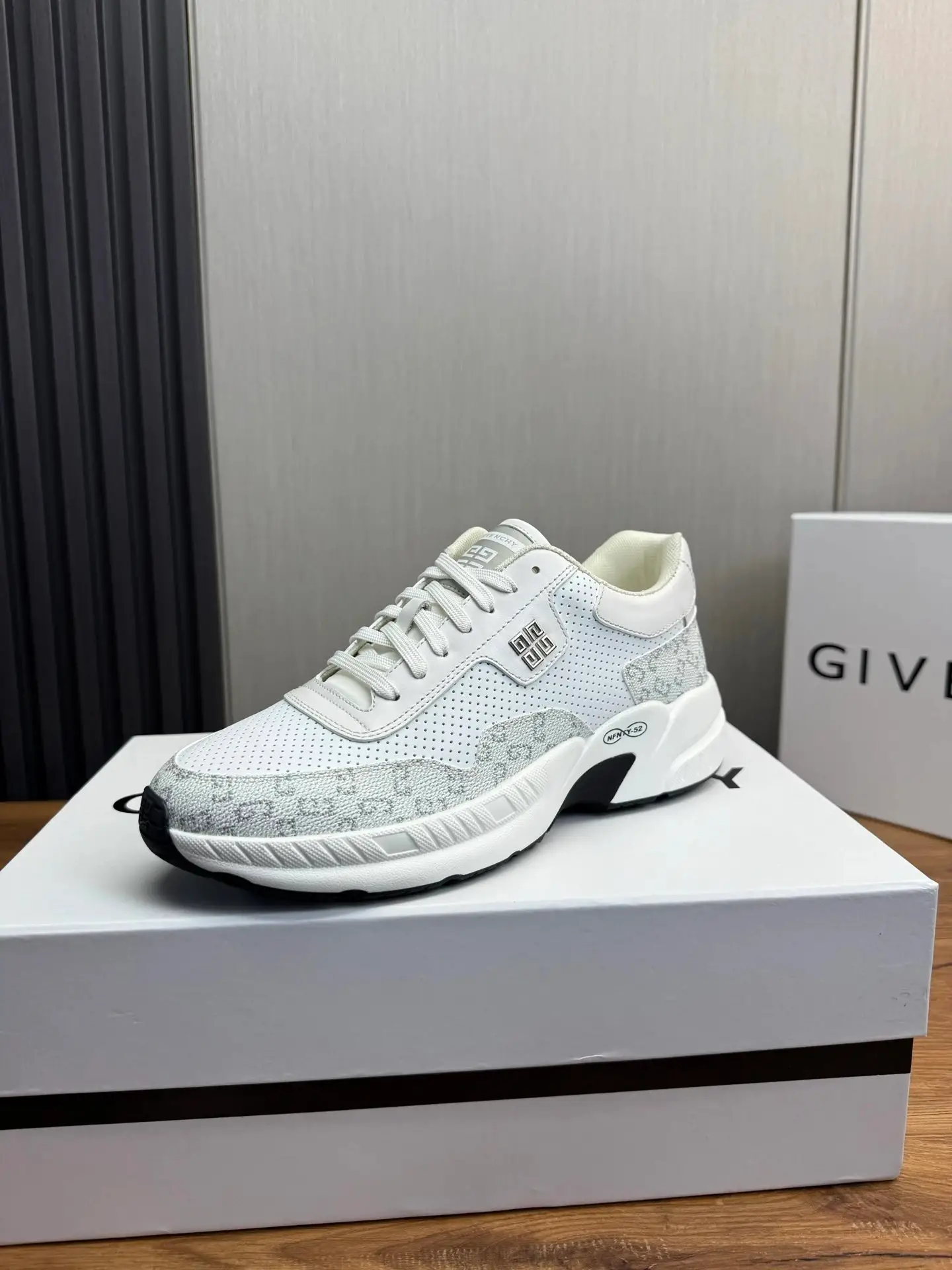 Givenchy Chunky Sneakers — photo 14 of 15