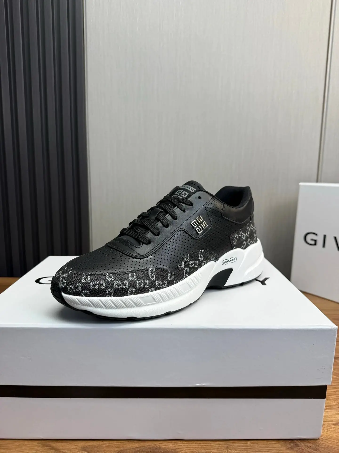 Givenchy Chunky Sneakers — photo 15 of 15