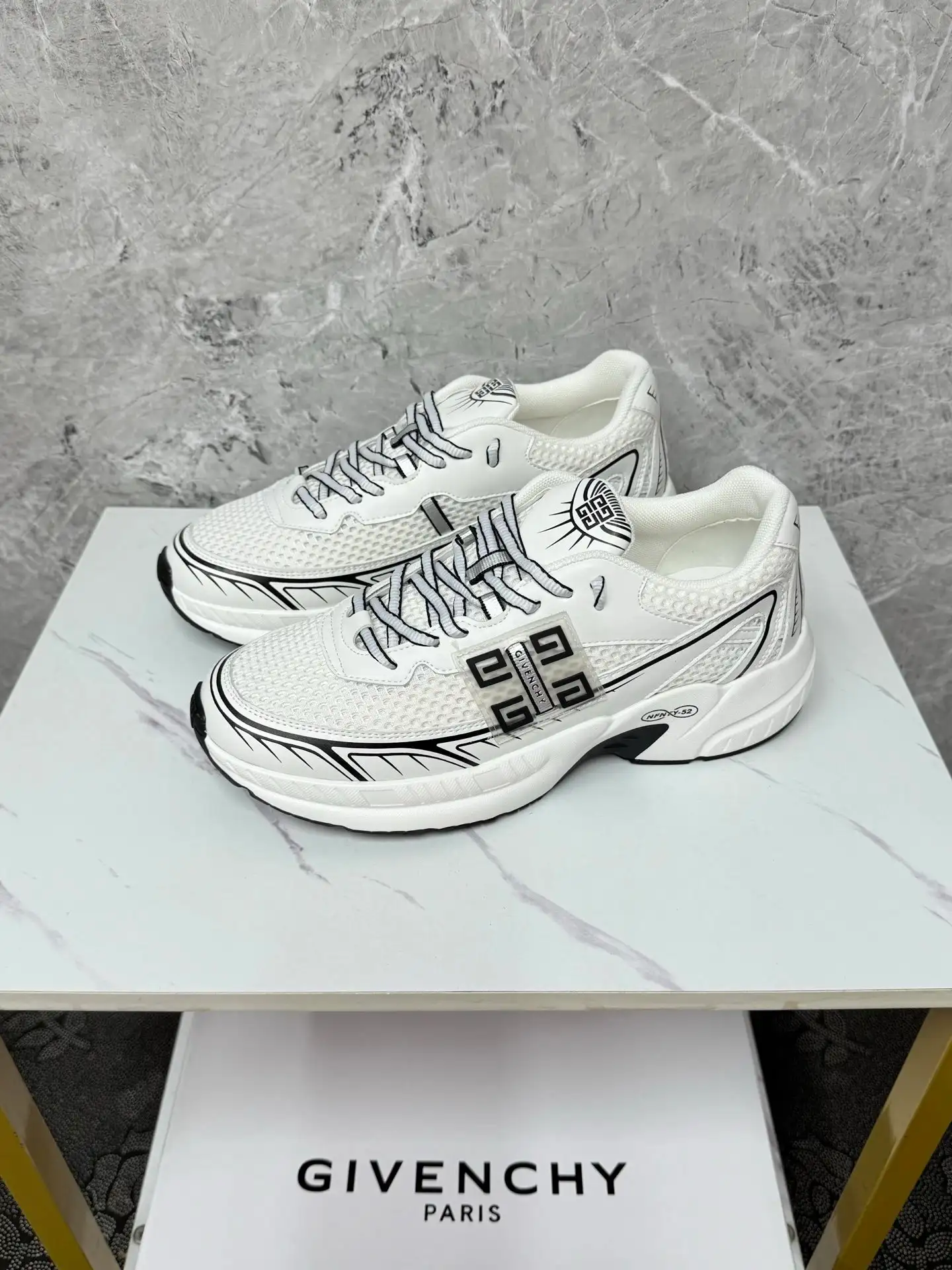 Givenchy Chunky Sneakers — photo 3 of 15