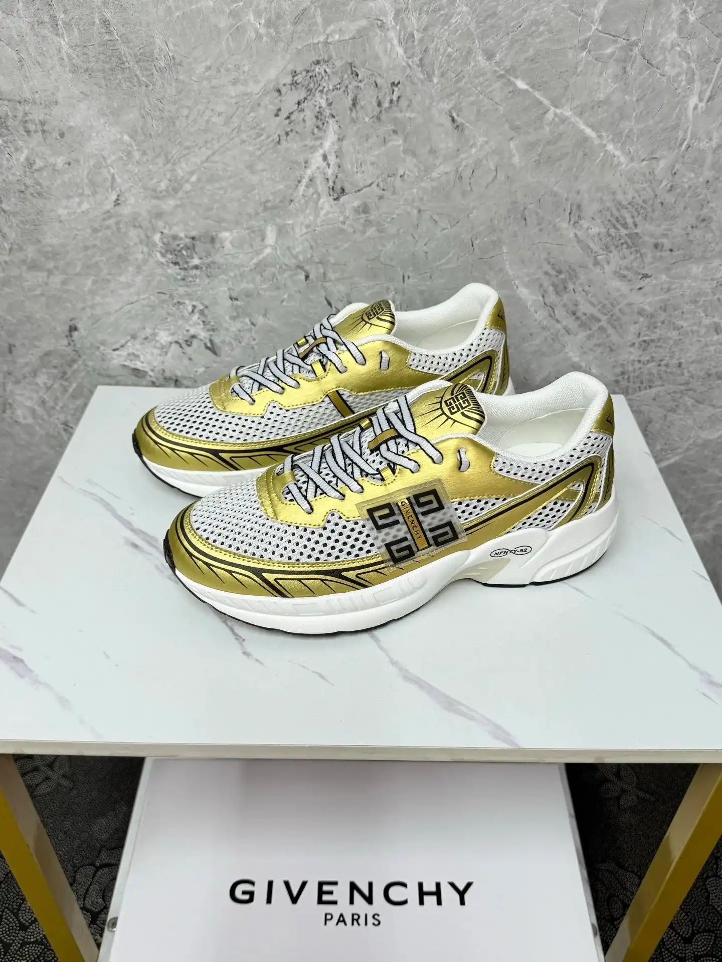 Givenchy Chunky Sneakers — photo 5 of 15