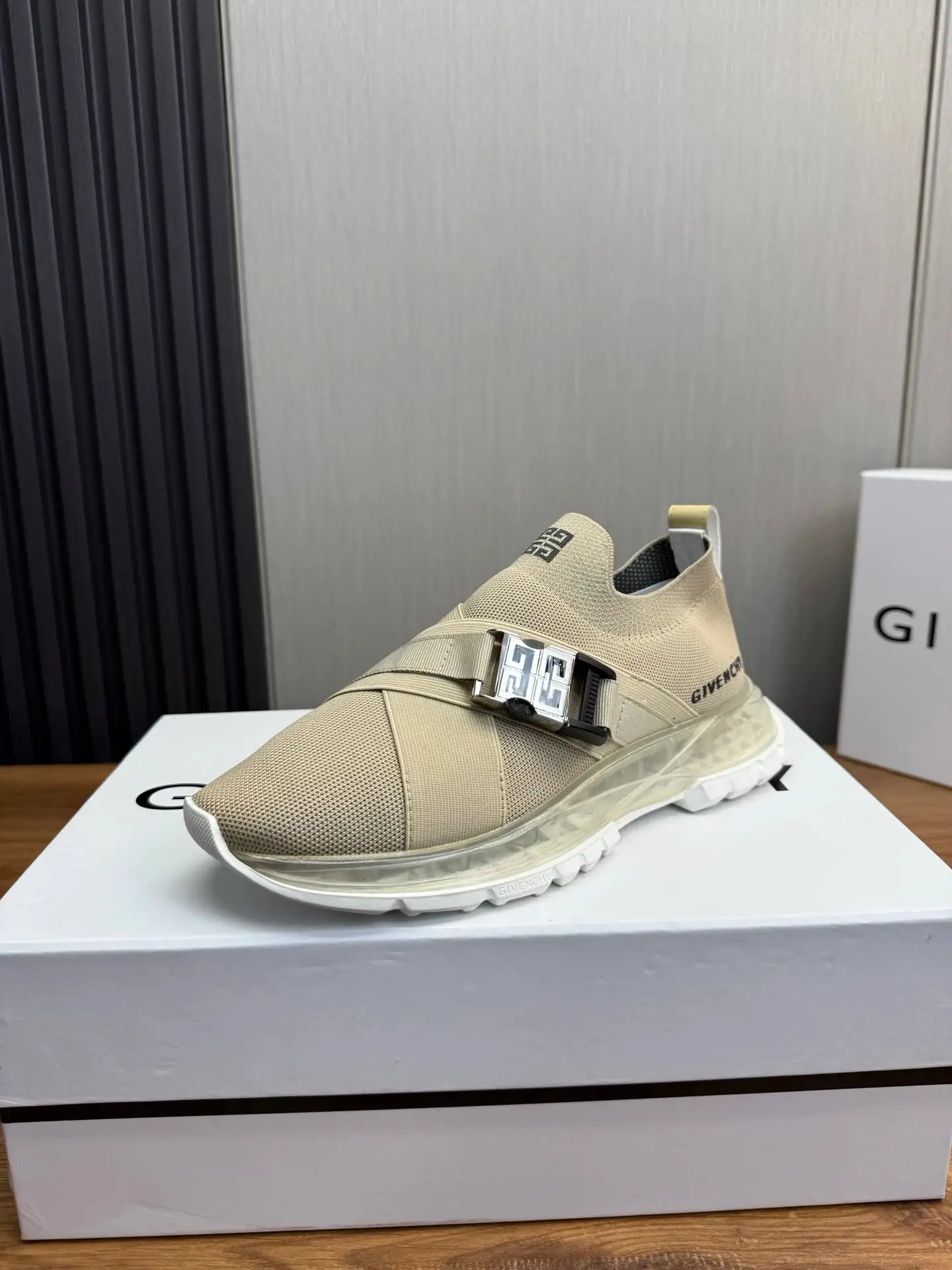 Givenchy Chunky Sneakers — photo 8 of 15