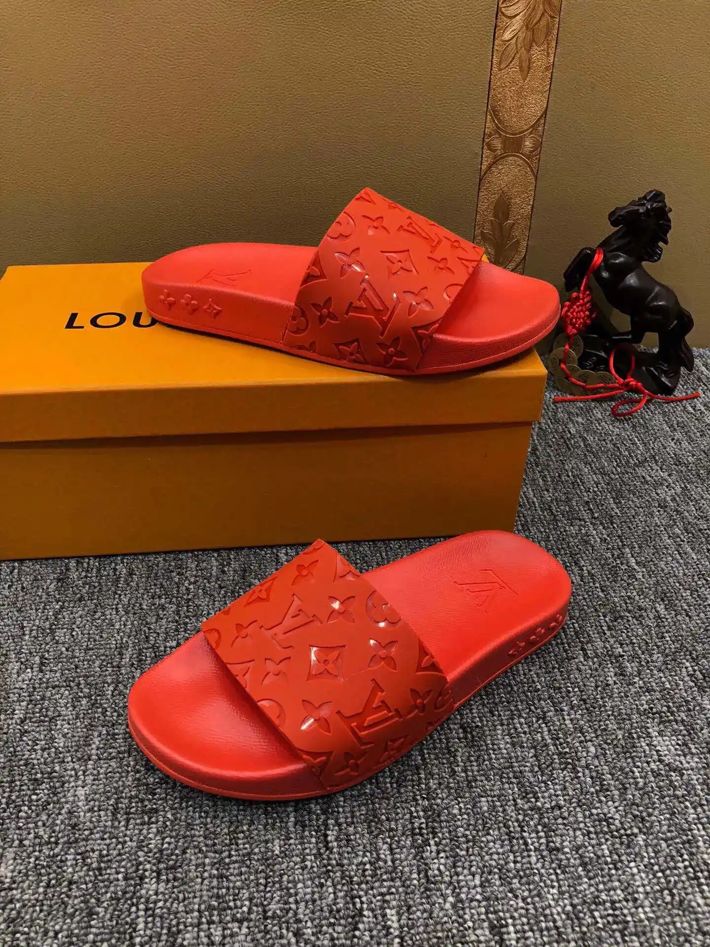 Louis Vuitton Slippers — photo 2 of 7