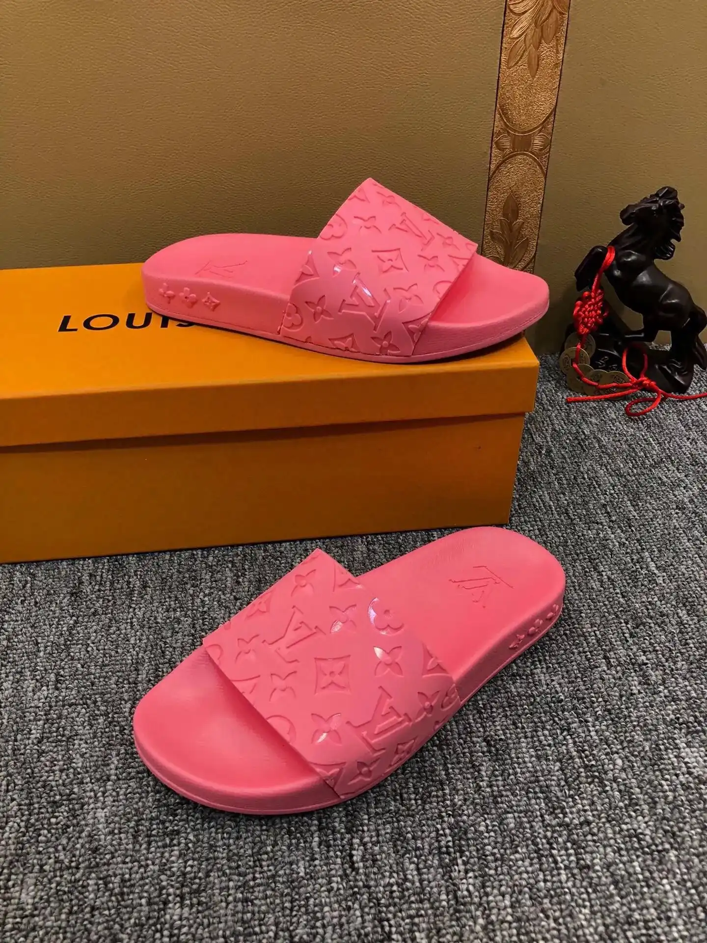 Louis Vuitton Slippers — photo 4 of 7