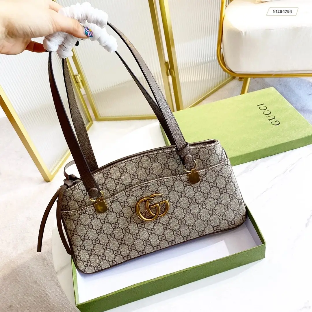Gucci Handbags — photo 10 of 15
