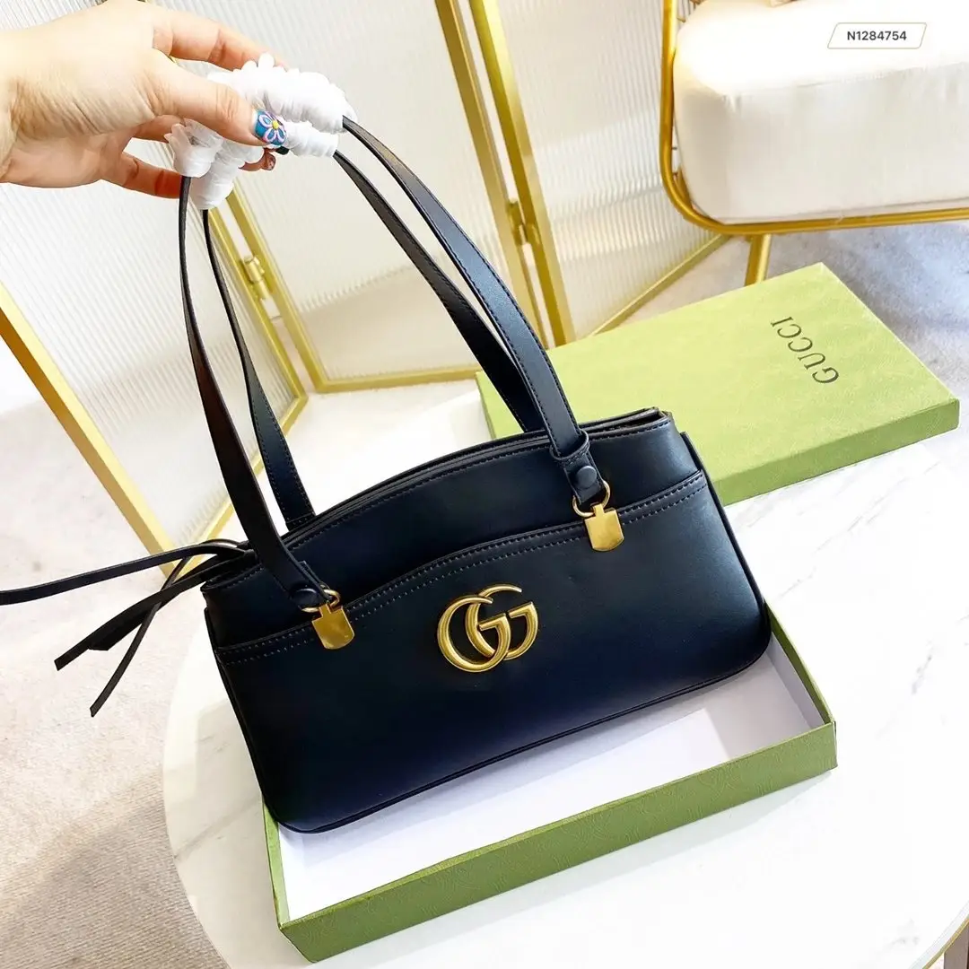 Gucci Handbags — photo 12 of 15
