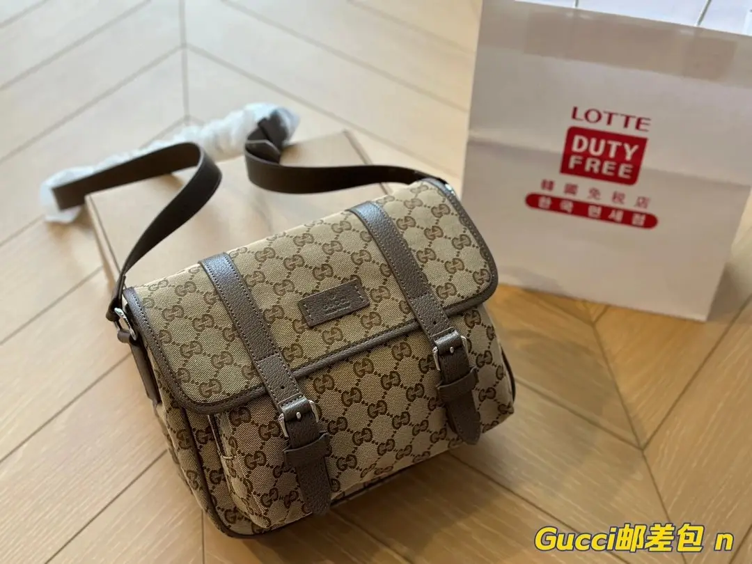 Gucci Handbags — photo 13 of 15