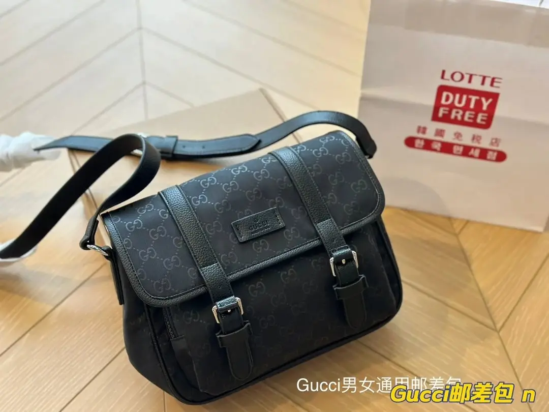 Gucci Handbags — photo 14 of 15