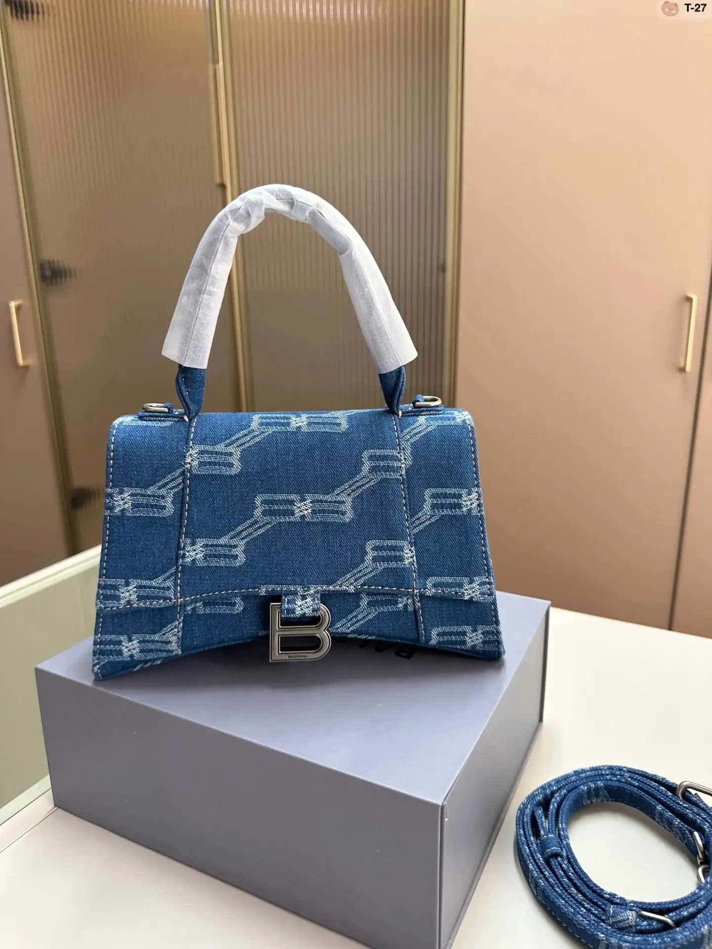 Balenciaga Handbags — photo 4 of 14