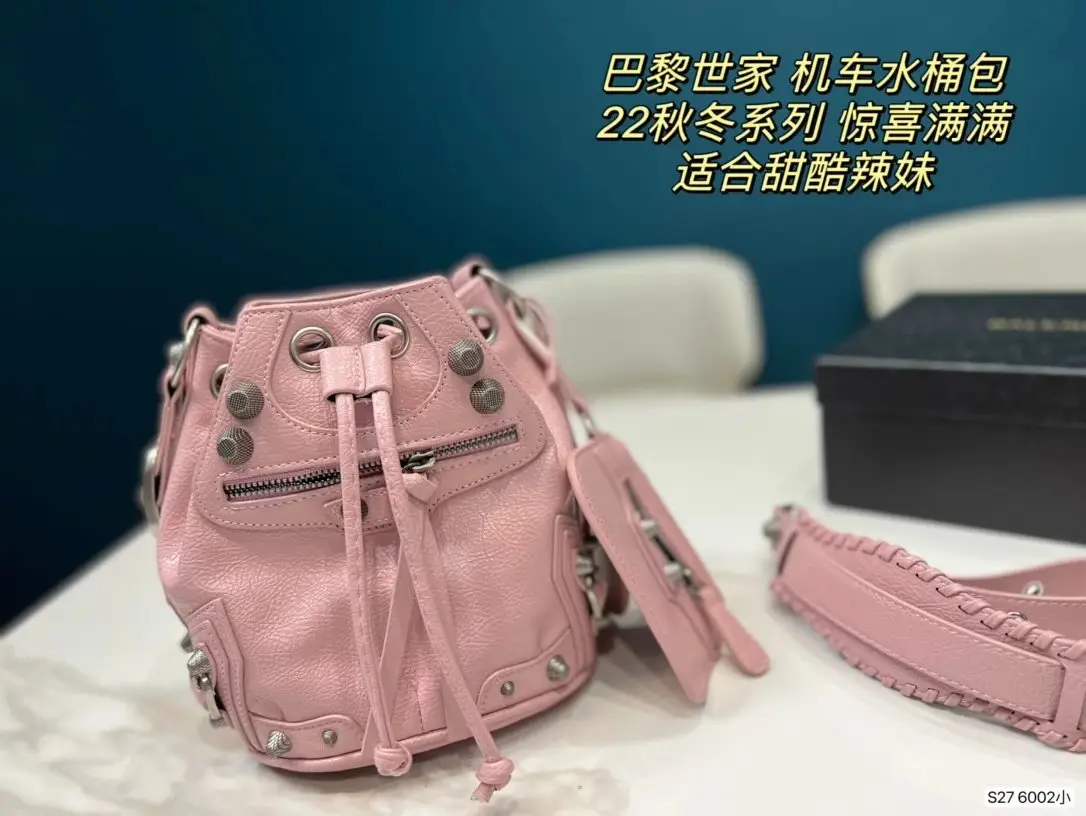Balenciaga Handbags — photo 10 of 15
