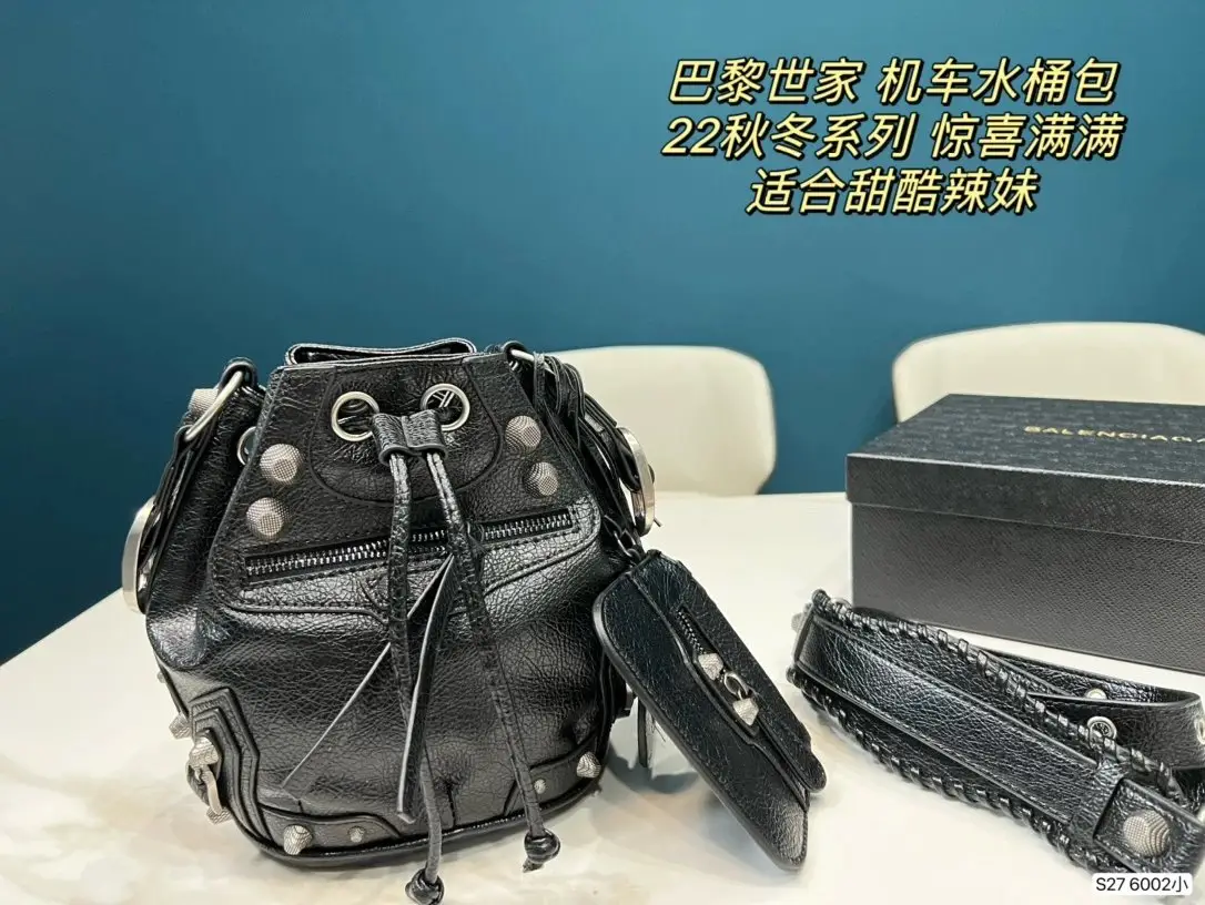 Balenciaga Handbags — photo 11 of 15