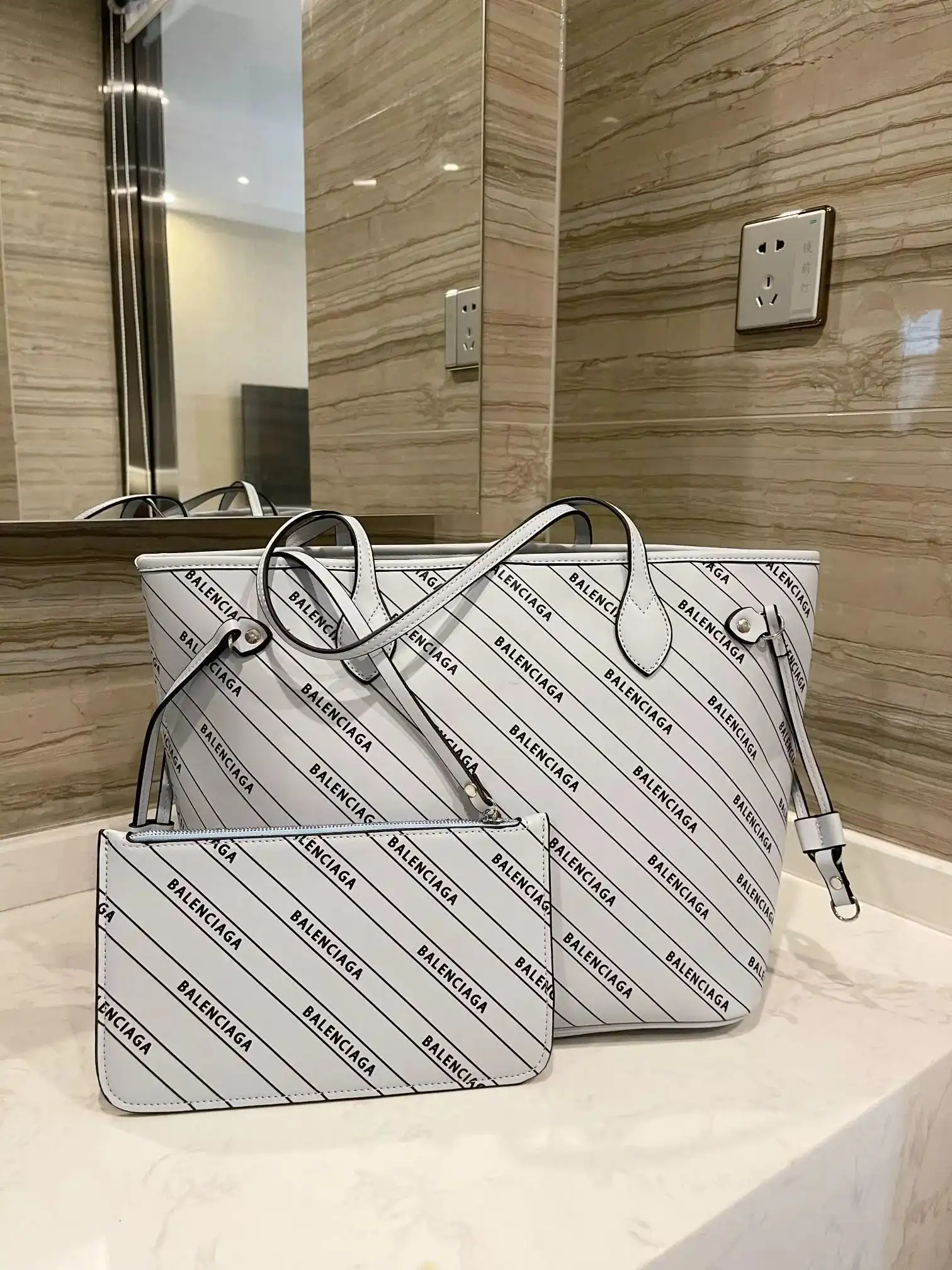 Balenciaga Handbags — photo 12 of 15