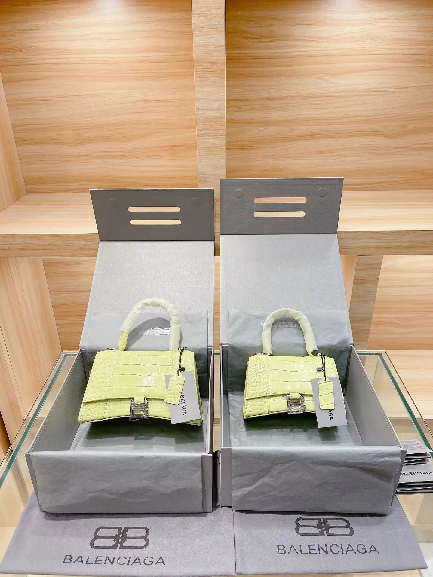 Balenciaga Handbags — photo 5 of 15