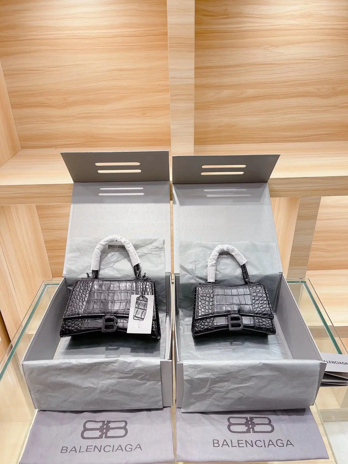 Balenciaga Handbags — photo 6 of 15
