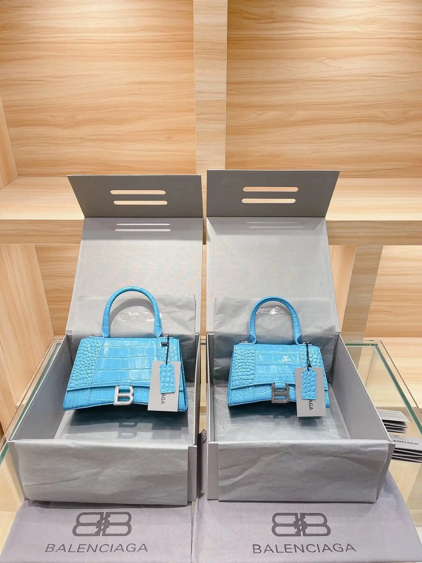 Balenciaga Handbags — photo 7 of 15